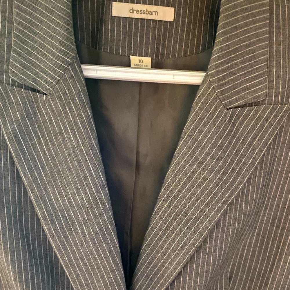 Dressbarn Blazer,Suit Jacket, White Pinstripe, Sz 10, Fully Lined, Classic​,NWOT - Picture 2 of 9